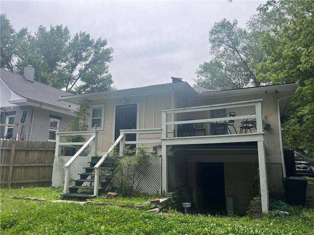 Photo 2 of 813 N Crysler Avenue