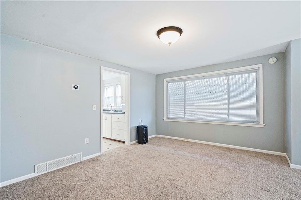 Photo 5 of 813 N Crysler Avenue