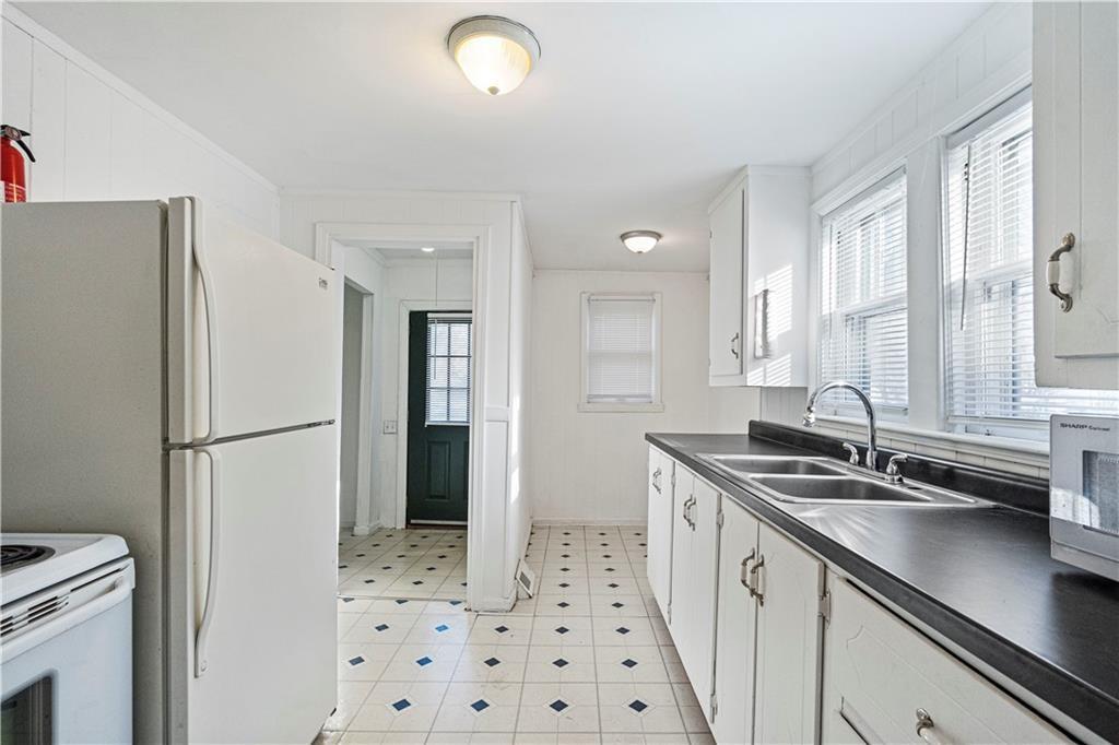 Photo 7 of 813 N Crysler Avenue