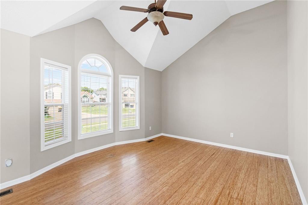 Photo 5 of 8505 N ARCOLA Avenue