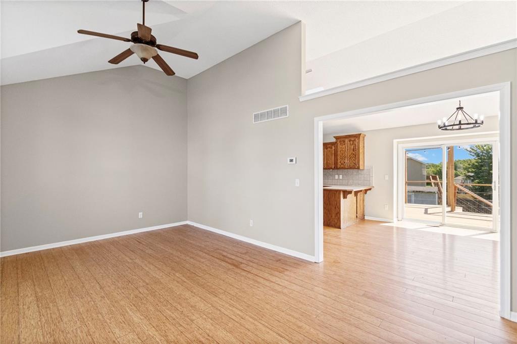 Photo 6 of 8505 N ARCOLA Avenue
