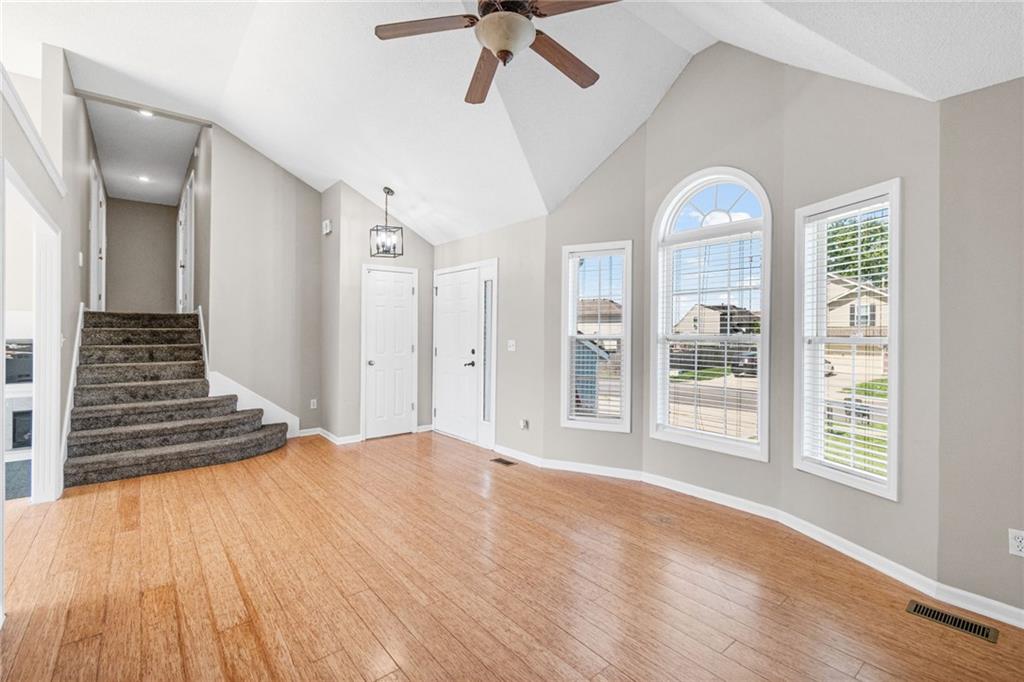 Photo 7 of 8505 N ARCOLA Avenue