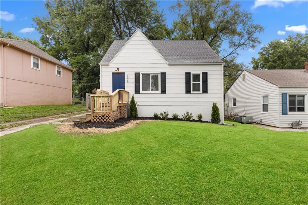 Photo 2 of 3905 N Spruce Avenue