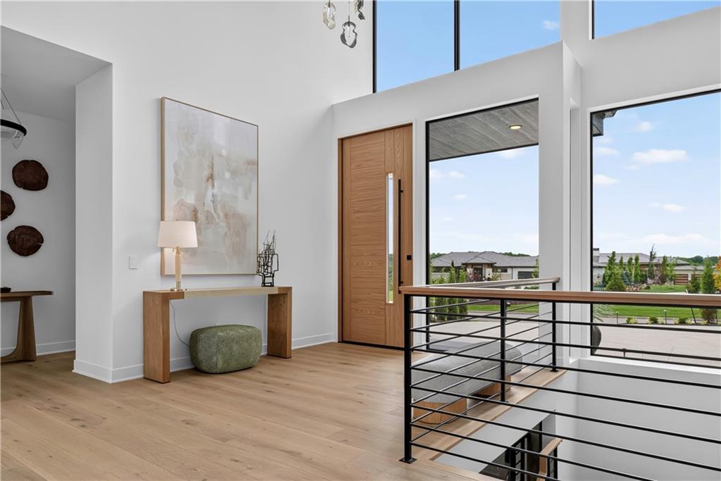 Photo 4 of 15919 Glenfinnan Way
