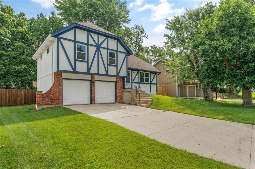Photo 2 of 14813 S Wyandotte Drive