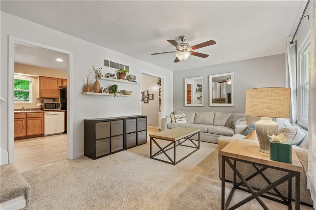Photo 4 of 14813 S Wyandotte Drive