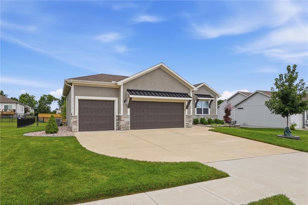 Photo 4 of 1812 Winchester Drive