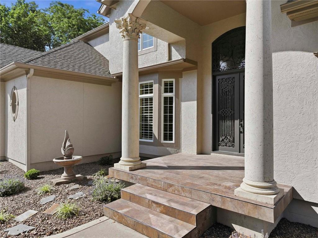 Photo 4 of 469 NW Riven Rock Place