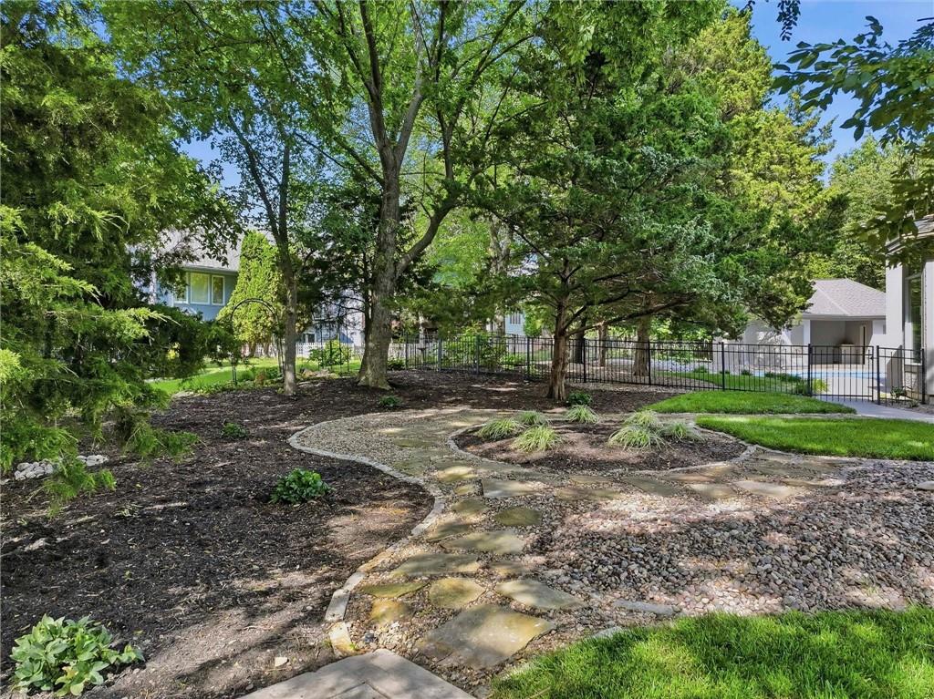 Photo 7 of 469 NW Riven Rock Place
