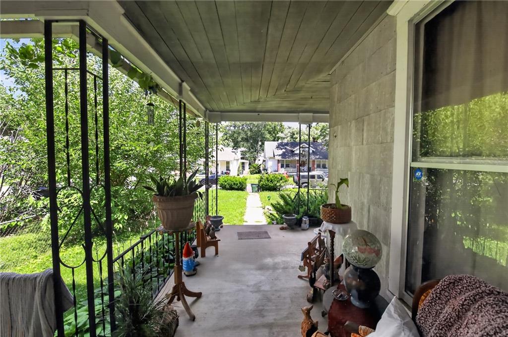 Photo 5 of 906 Columbia Avenue