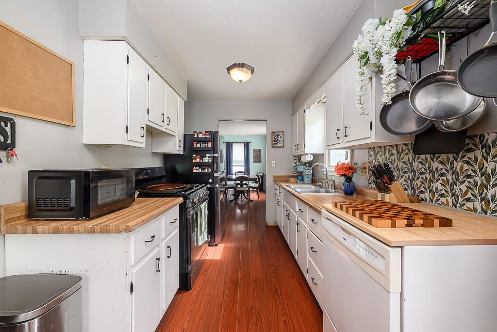 Photo 7 of 3932 N Spruce Avenue