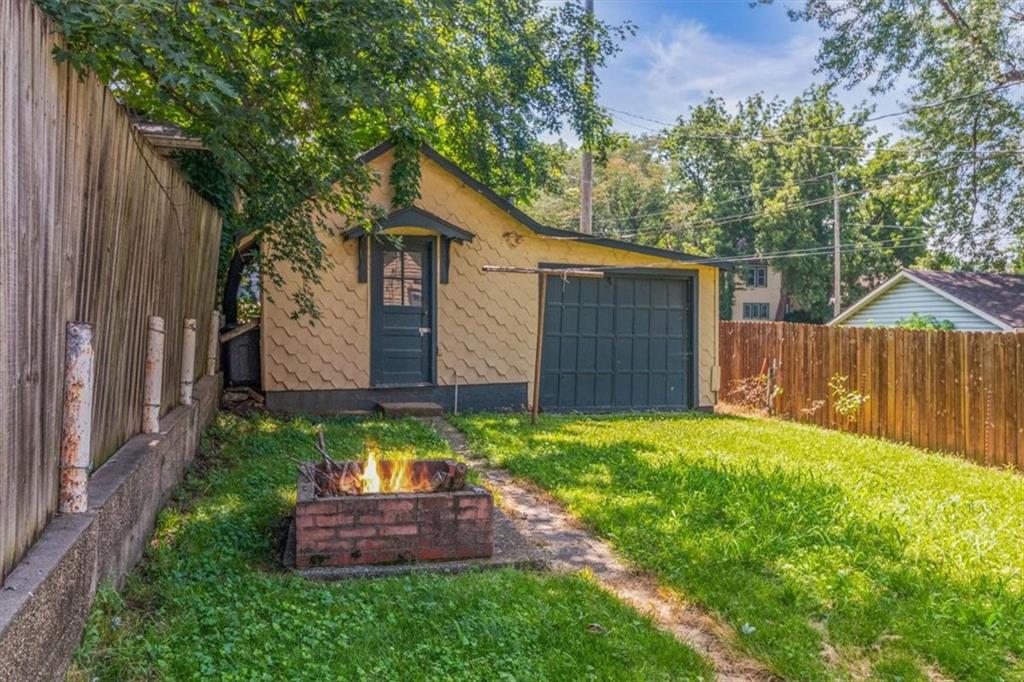 Photo 2 of 721 Olive Street
