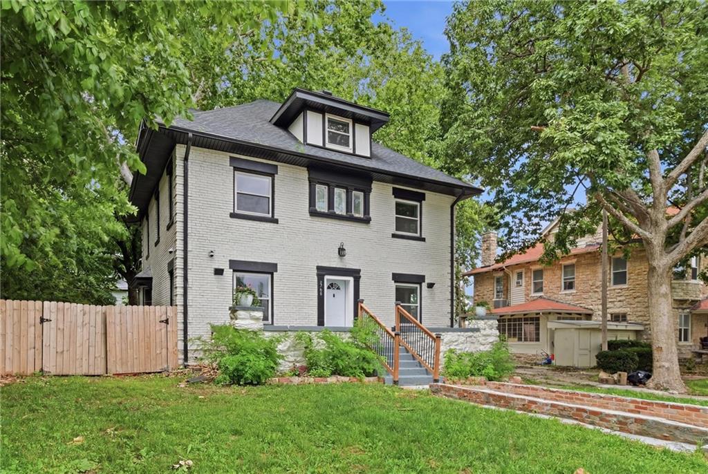 Photo 2 of 2708 Tracy Avenue