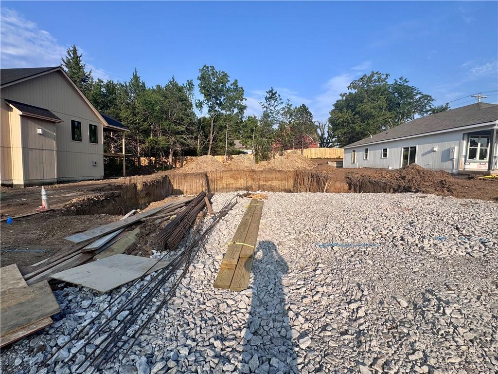 Photo 2 of 8669 Eagle Creek Drive