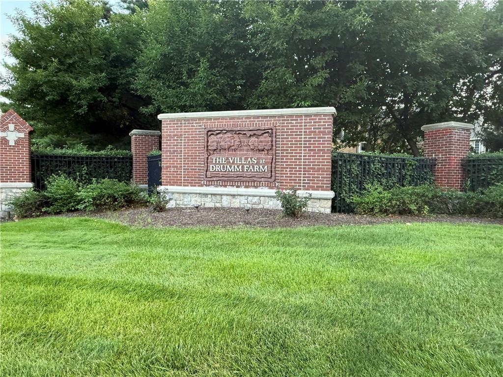 Photo 3 of 2722 S Brentwood Drive