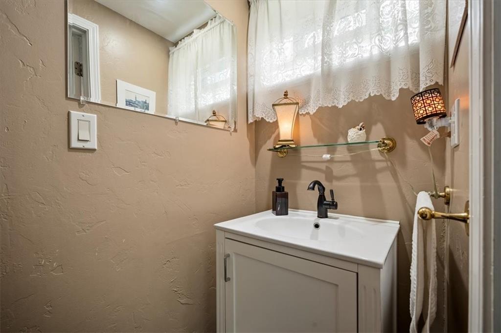 Photo 7 of 13124 Herrick Avenue
