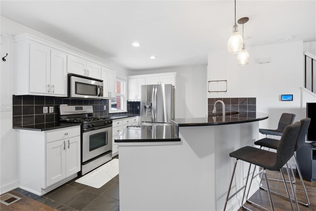 Photo 7 of 706 W 46th Street #706