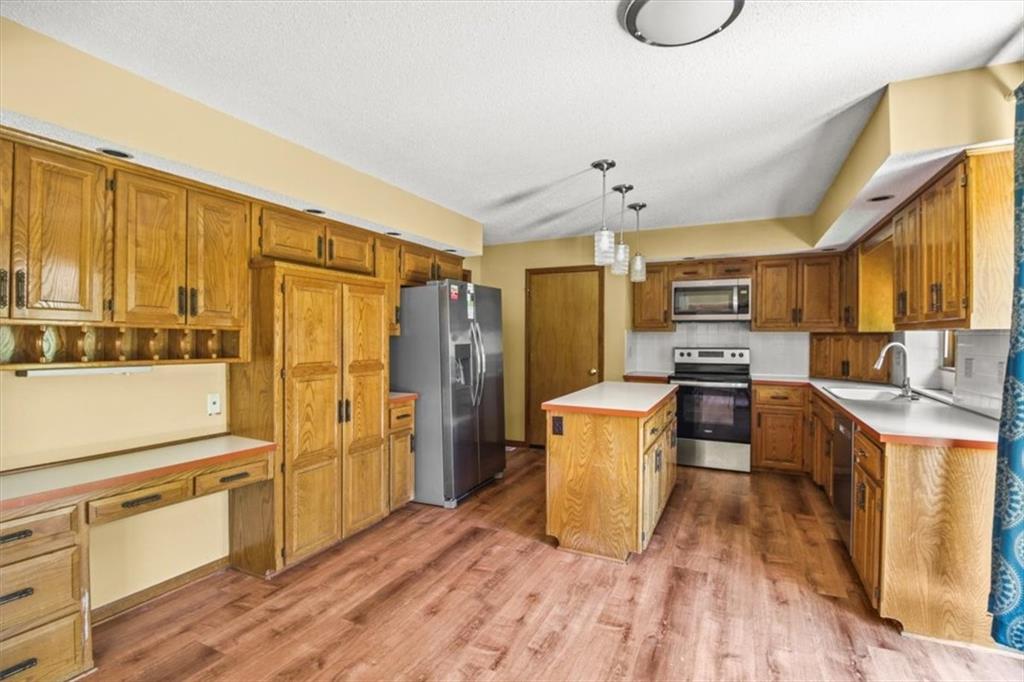 Photo 4 of 3907 Clearbrook Drive