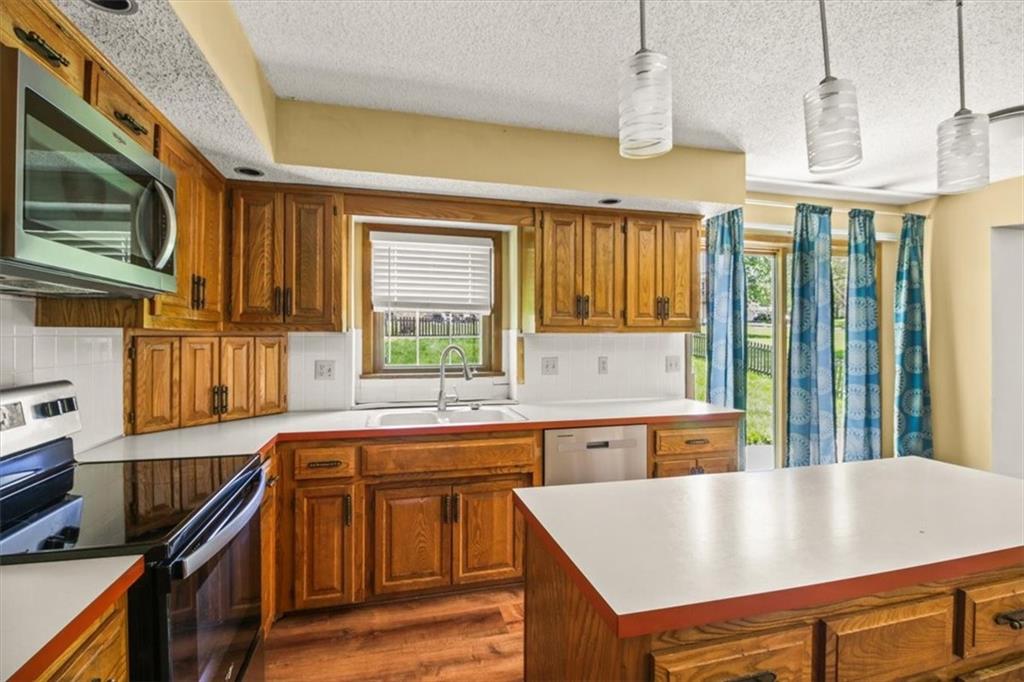 Photo 5 of 3907 Clearbrook Drive