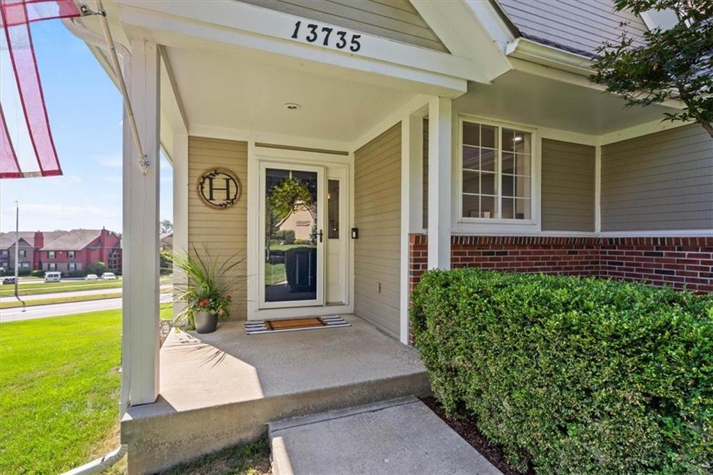 Photo 3 of 13735 Pembroke Circle