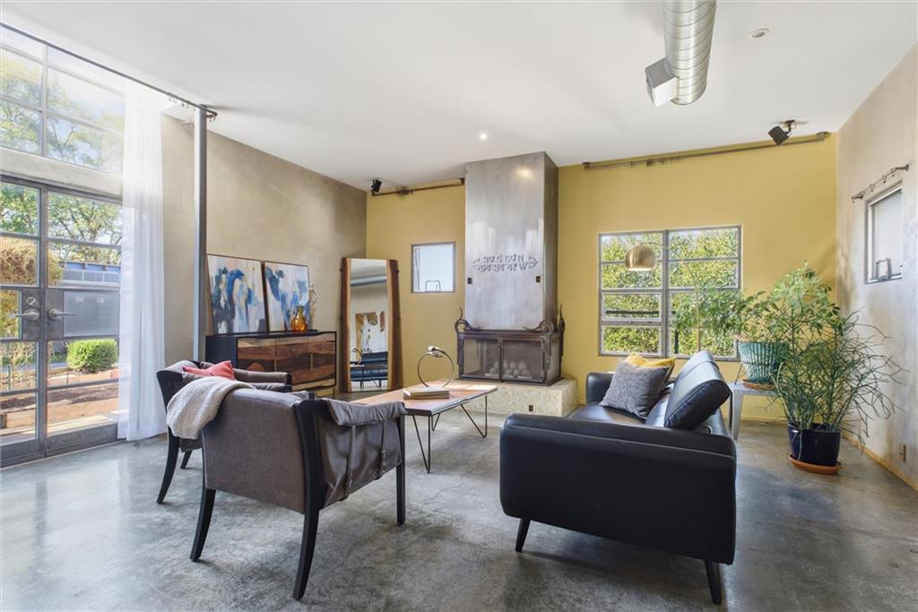 Photo 5 of 1520 Jarboe Street