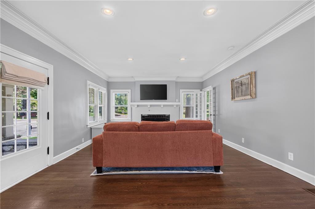 Photo 3 of 5850 Brookside Boulevard