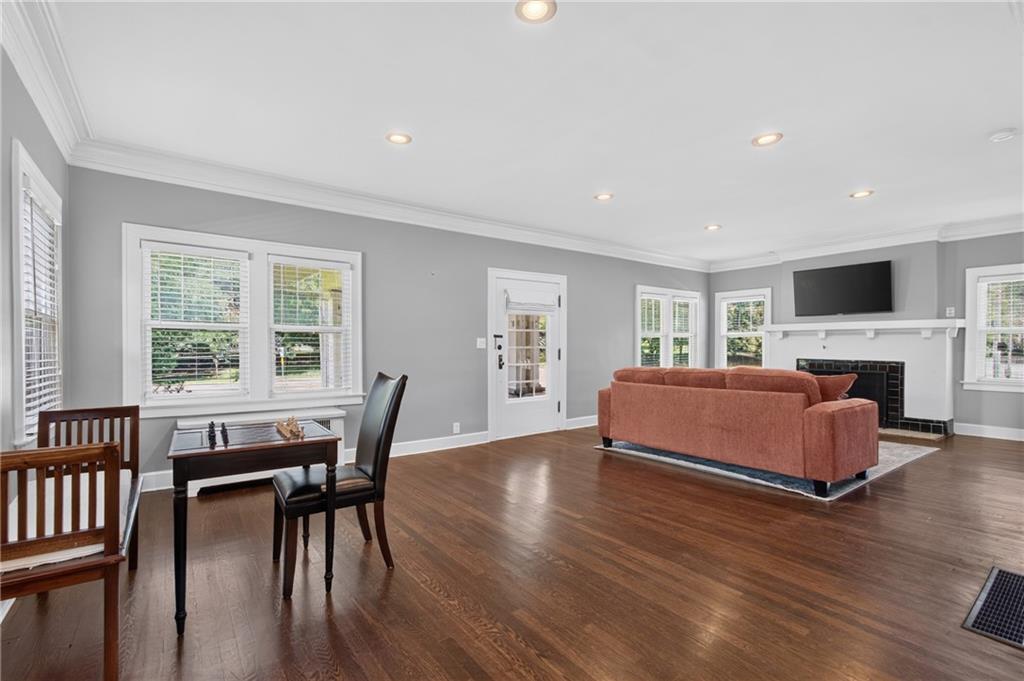 Photo 4 of 5850 Brookside Boulevard