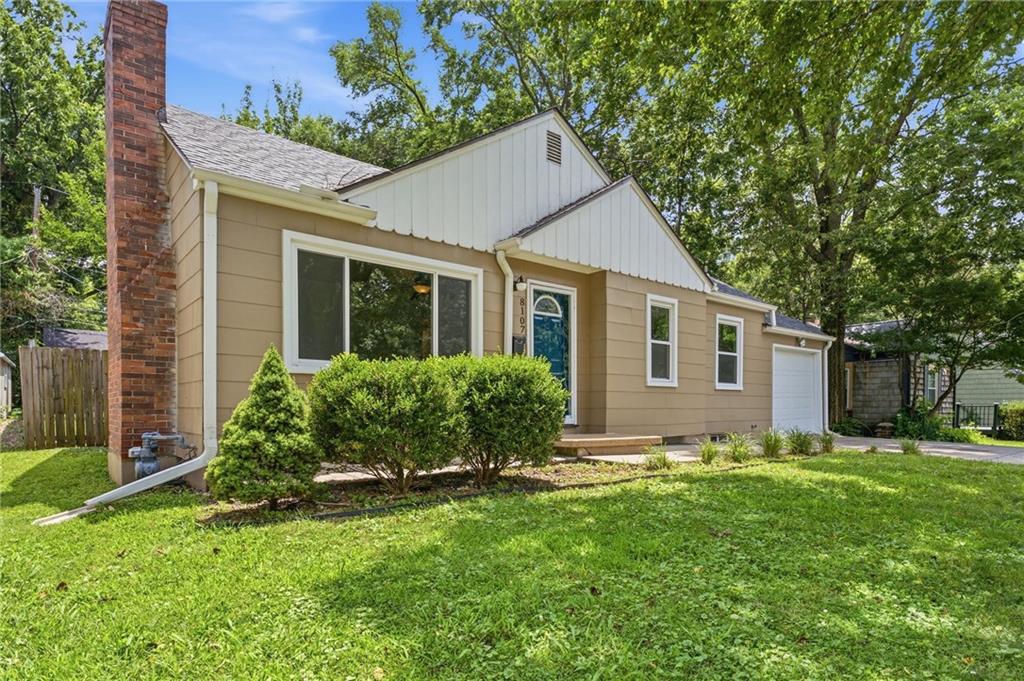 Photo 3 of 8107 Ward Parkway