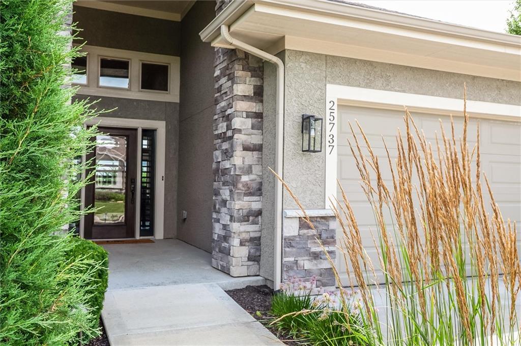 Photo 4 of 25737 W 96th Street