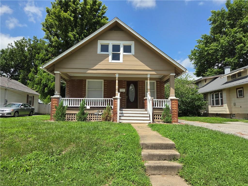 Photo 3 of 628 S Ash Avenue