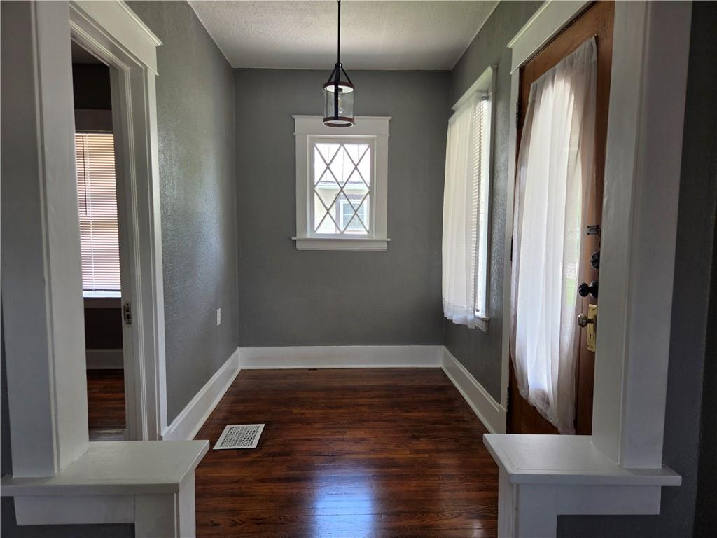 Photo 5 of 628 S Ash Avenue