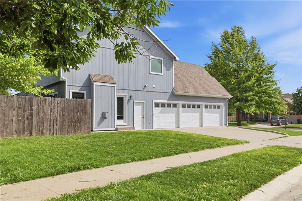 Photo 2 of 1820 N 160th Street