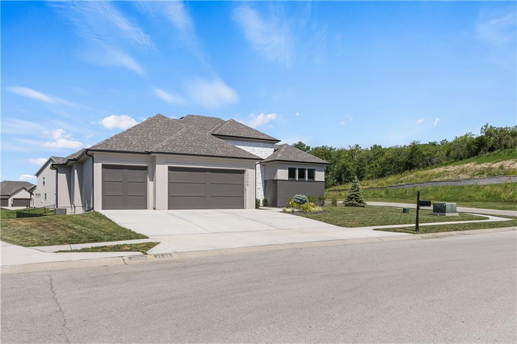 Photo 2 of 13305 Golden Oak Court