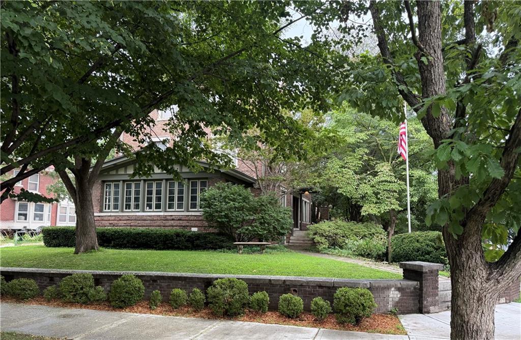 Photo of 3681 Madison Avenue