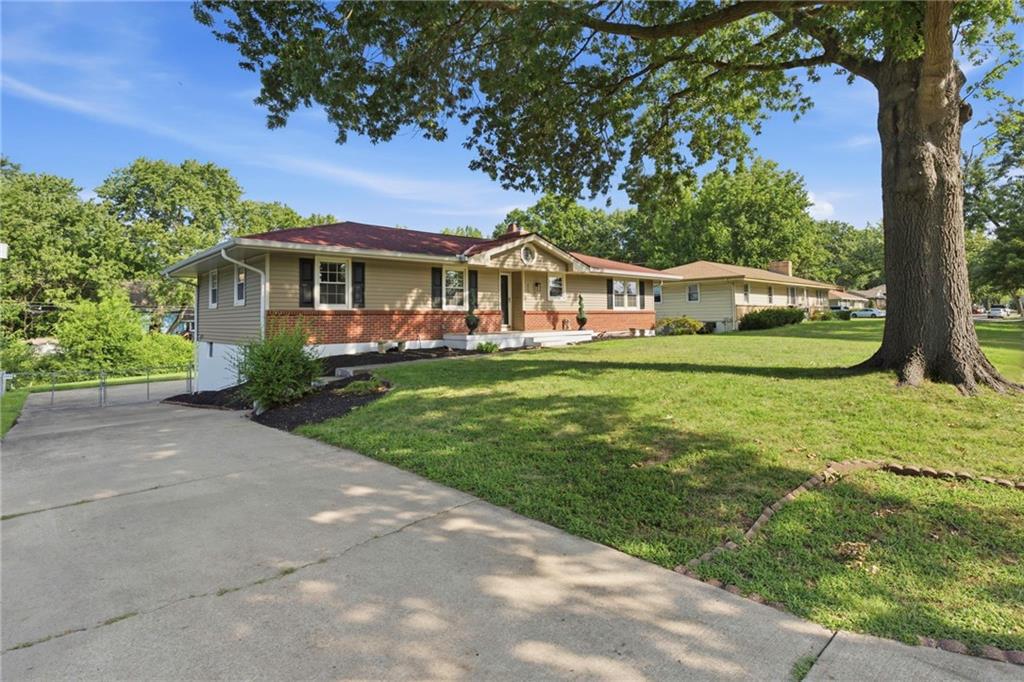 Photo 2 of 8304 Willow Way