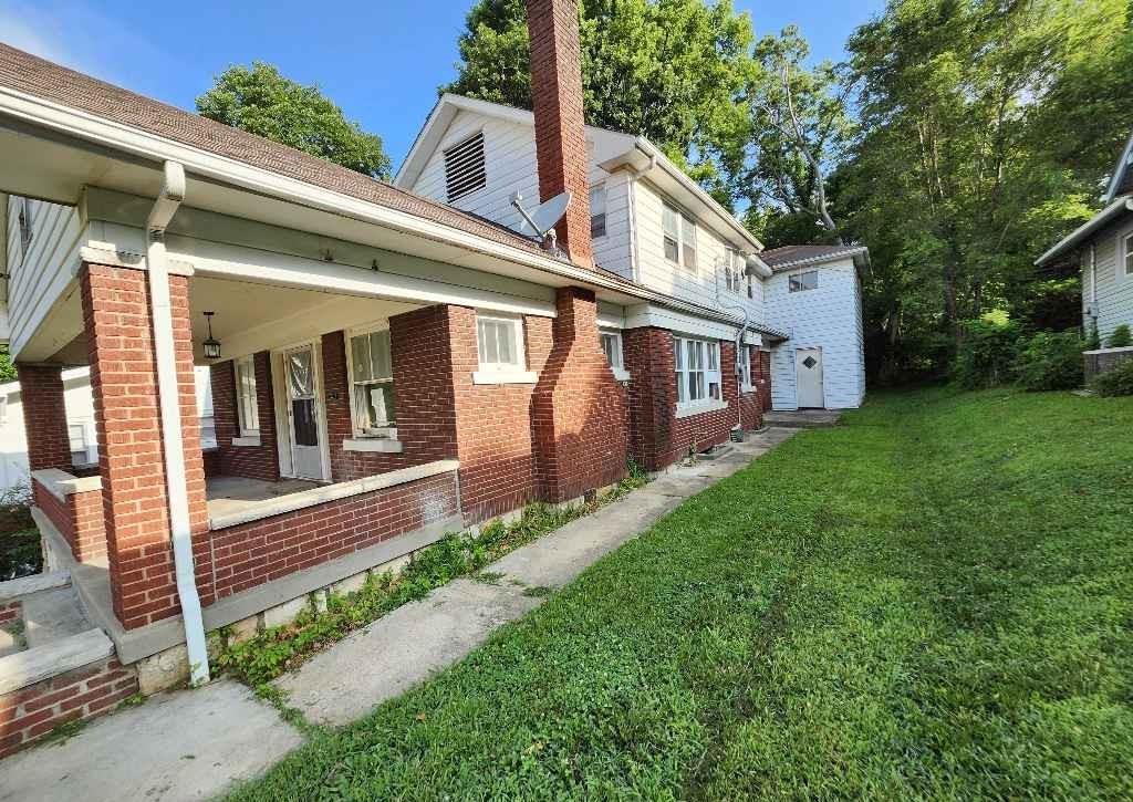 Photo 2 of 3220 Barber Avenue