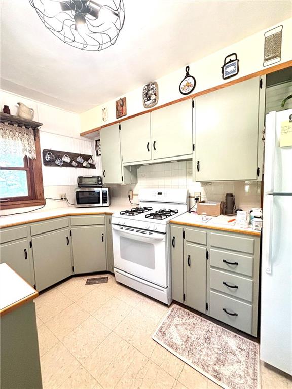 Photo 6 of 1033 E 1800 Road