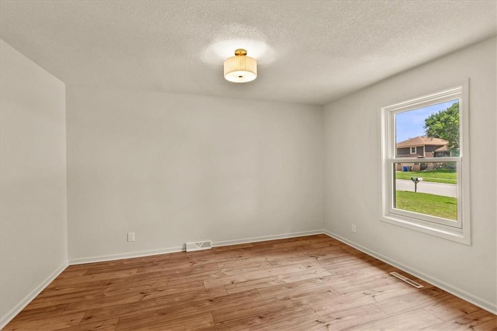 Photo 4 of 1212 W Sheridan Street