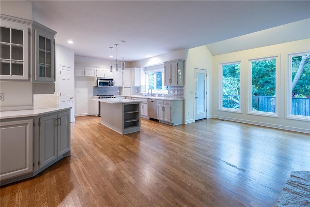 Photo 6 of 13164 Birch Street