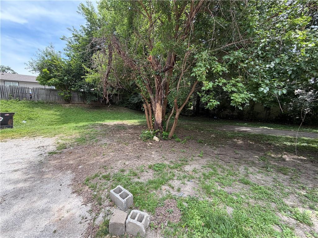 Photo 4 of 203 N Crysler Avenue