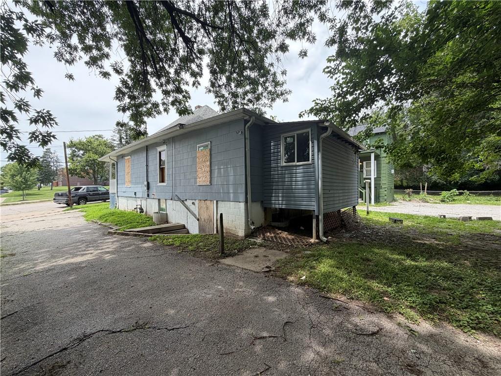 Photo 5 of 203 N Crysler Avenue