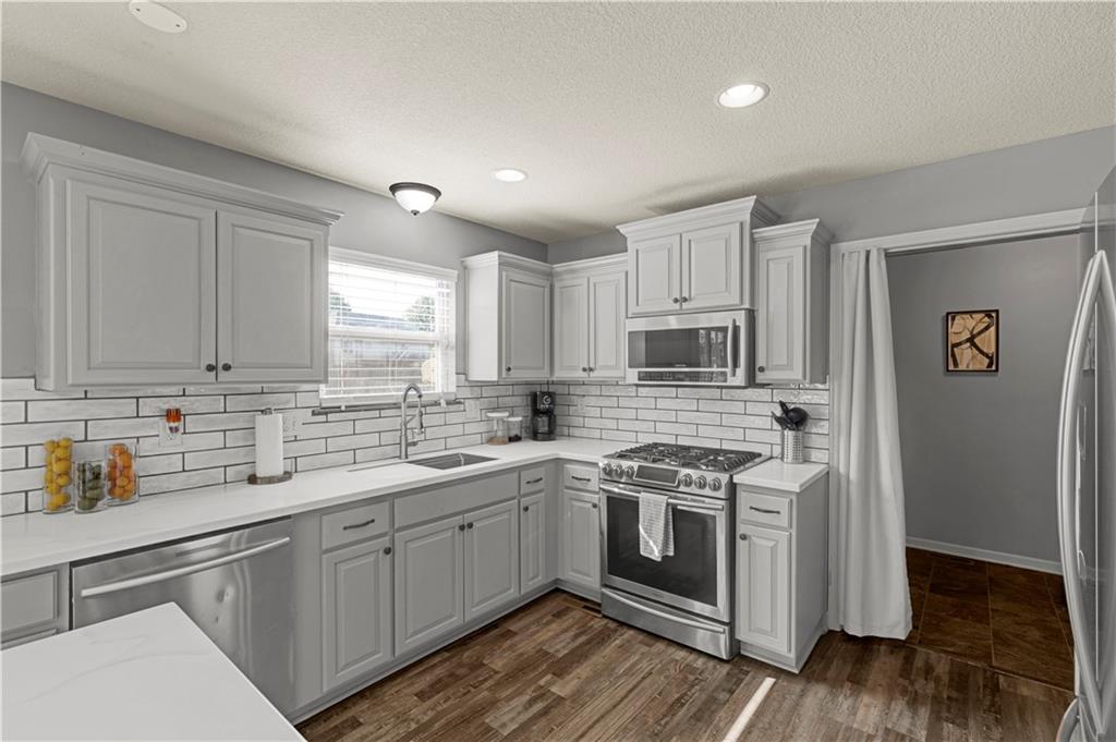 Photo 7 of 1409 NE Jaclyn Drive