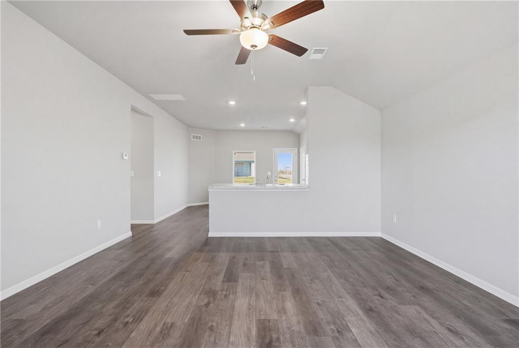 Photo 5 of 620 W Bluebird Street