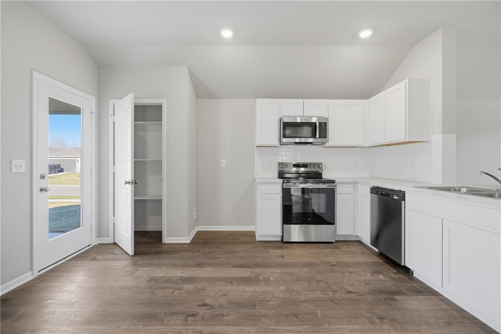 Photo 6 of 620 W Bluebird Street