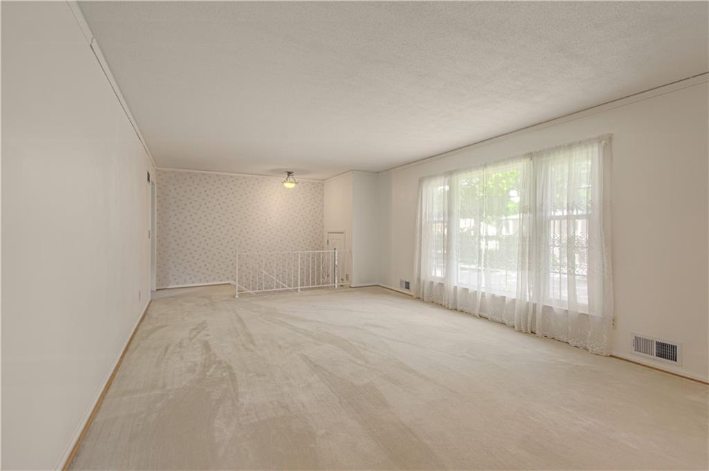 Photo 7 of 15 W Bridlespur Drive