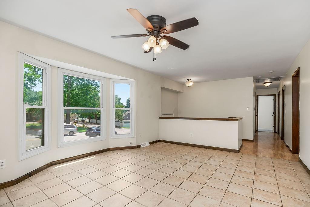 Photo 4 of 409 Duncan Road