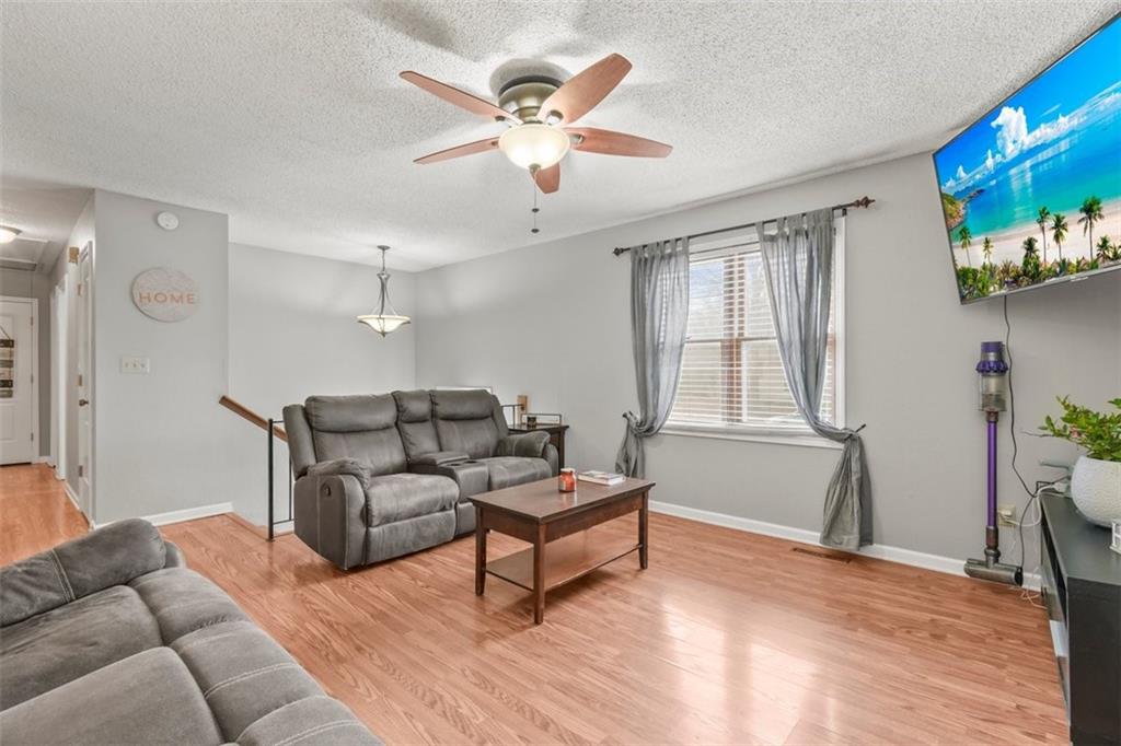 Photo 2 of 1304 SE 20TH Street