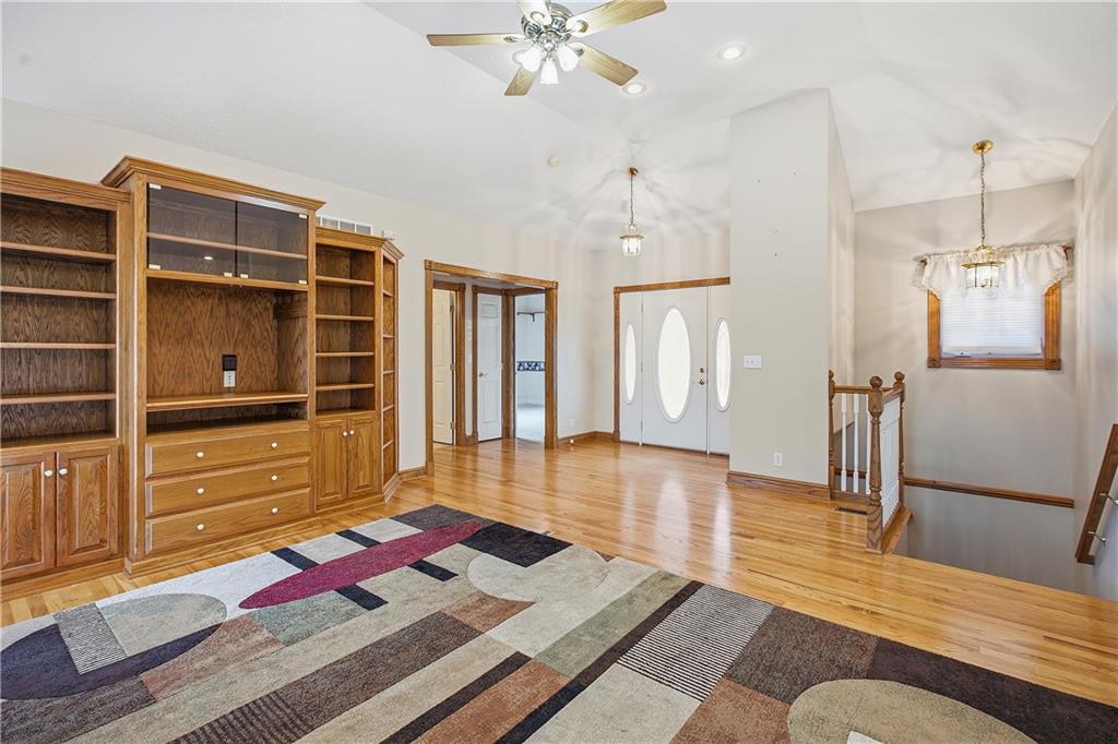 Photo 5 of 700 E 10th Street