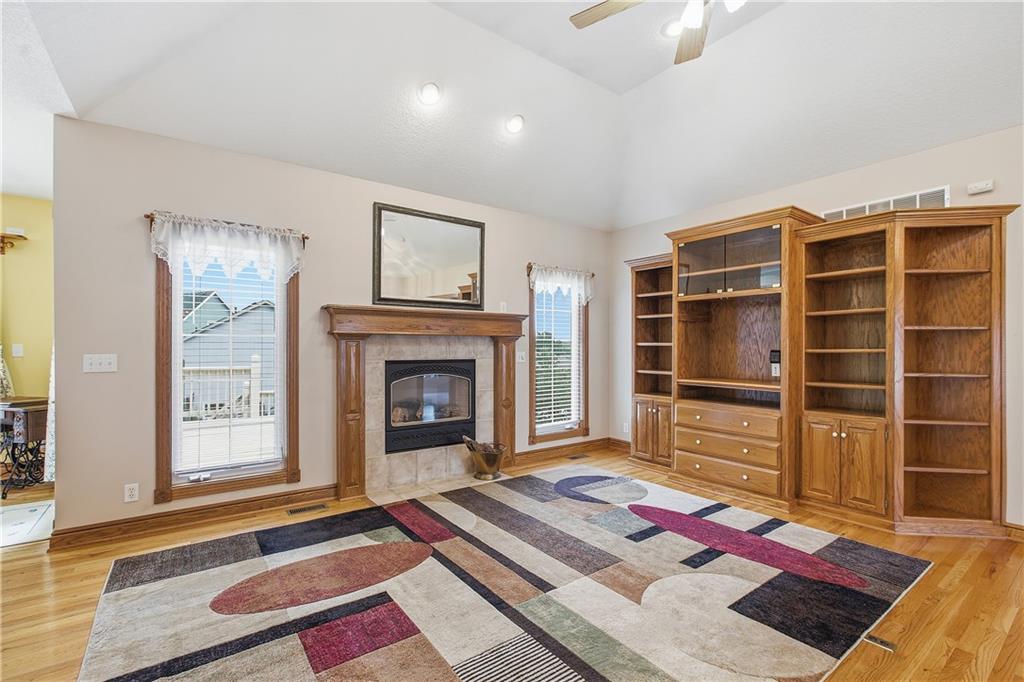 Photo 7 of 700 E 10th Street
