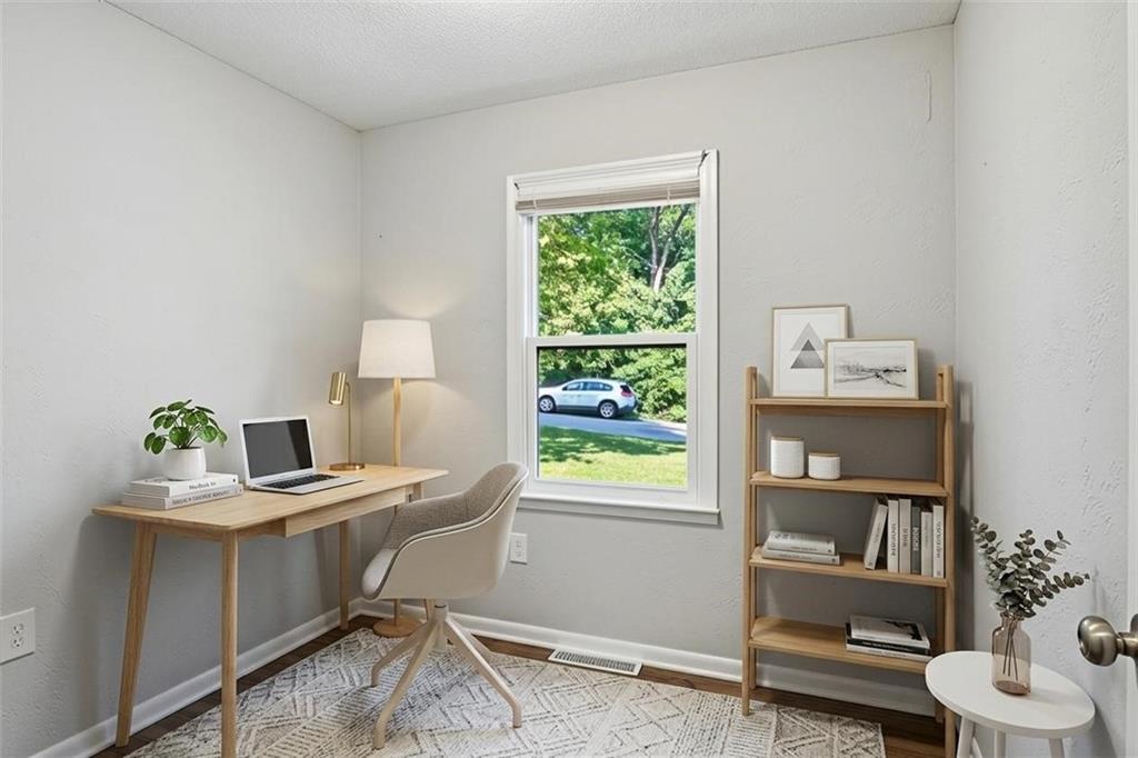 Photo 4 of 10405 Richmond Avenue